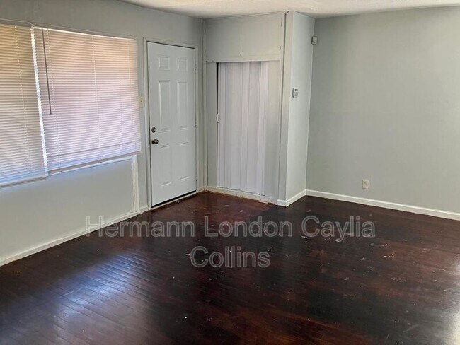 Foto del edificio - 9839 Medford Dr