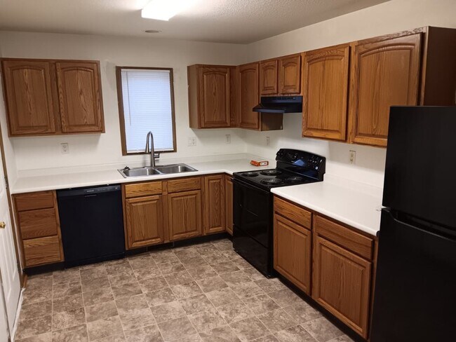 Foto del edificio - For Rent - Four-Bedroom Two-Bathroom Home Available NOW!