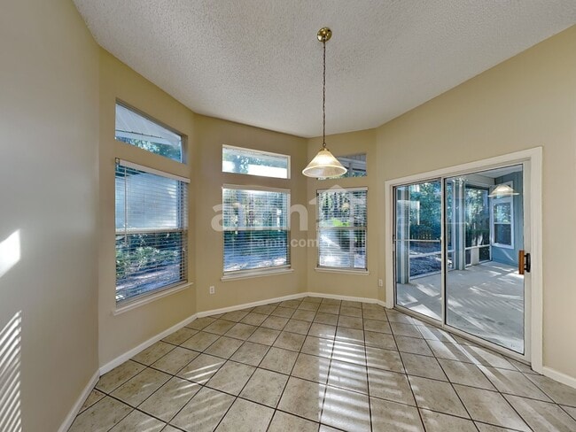 Building Photo - 357 Maplewood Dr