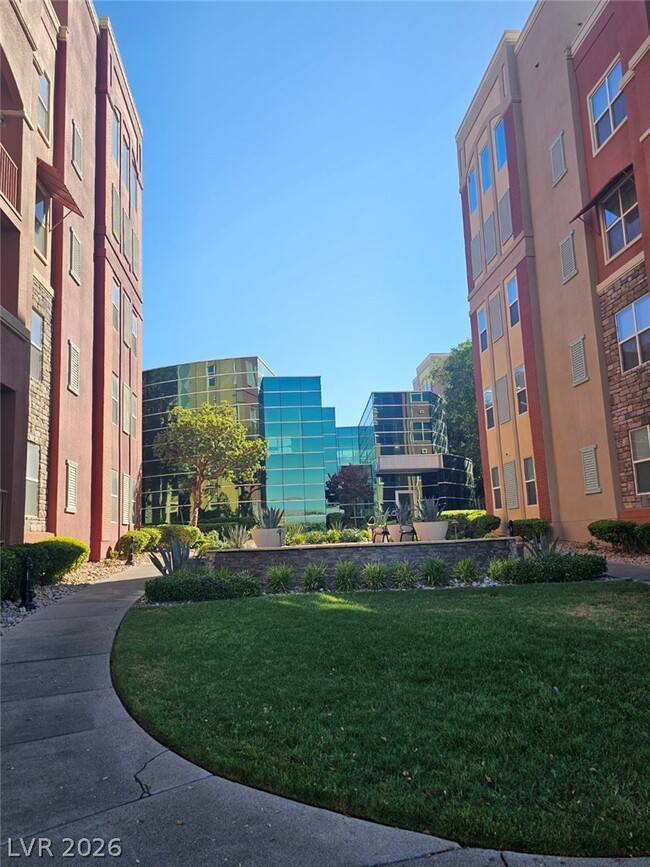 Building Photo - 20 E Serene Ave