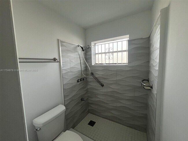 Foto del edificio - 887 W 29th St