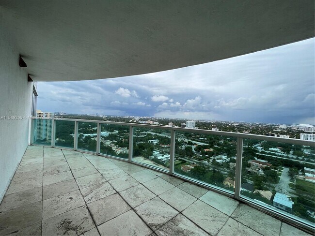 Building Photo - 2101 Brickell Ave