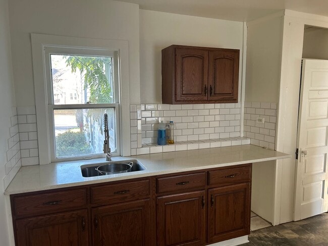 Building Photo - 628 Washington St