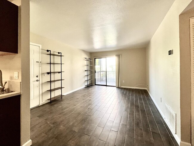 Foto del edificio - 1265 Kendall Dr