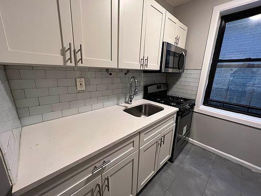 Foto del edificio - 1 bedroom in BRONX NY 10468