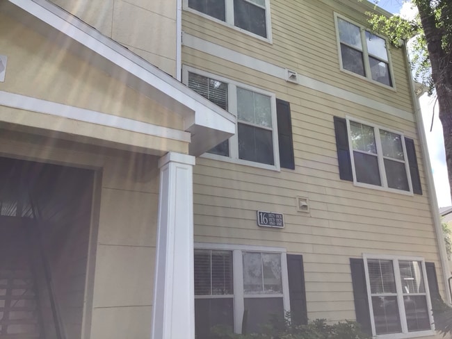 Building Photo - Equestrain Park 2 bedroom + 2 bathroom condo