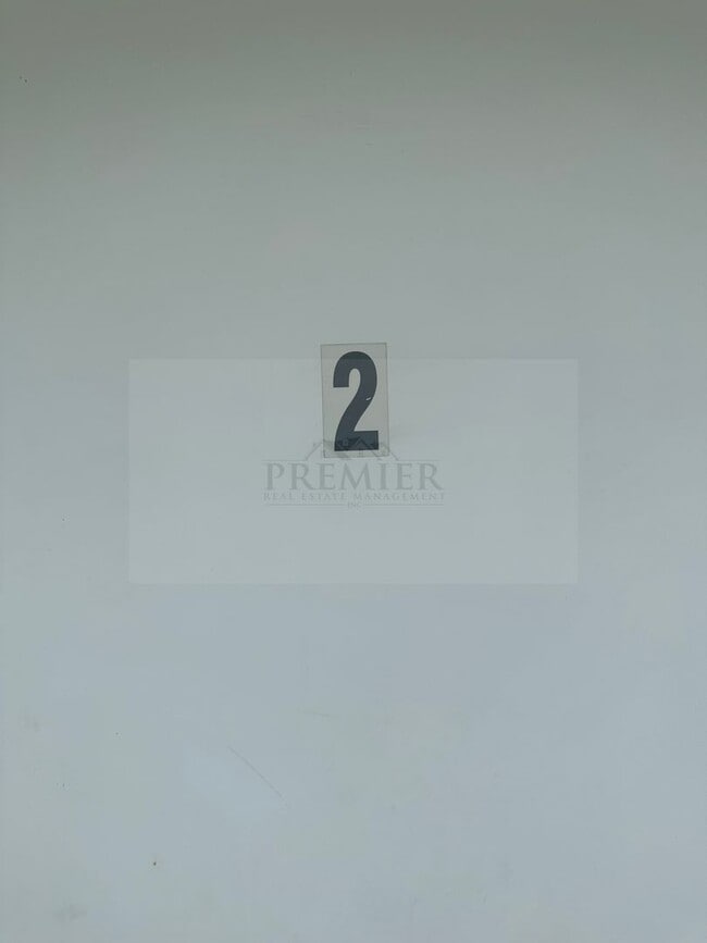 Foto del edificio - 2 bed / 1 bath -4 plex - close to school - 308 McKissick Unit 2 Pleasant Hill MO - Rent  $895