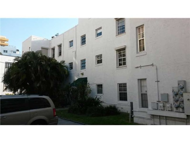 Building Photo - 3624 Collins Ave