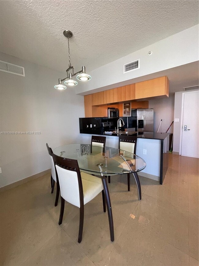 Building Photo - 1750 N Bayshore Dr