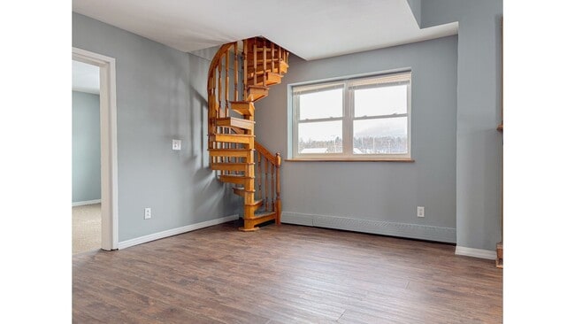 Building Photo - Stunning 3br/2bath Townhome with Private D...