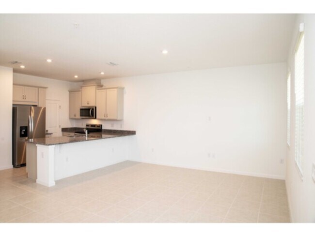 Foto del edificio - Brand New 3 bed 2.5 bath Townhome