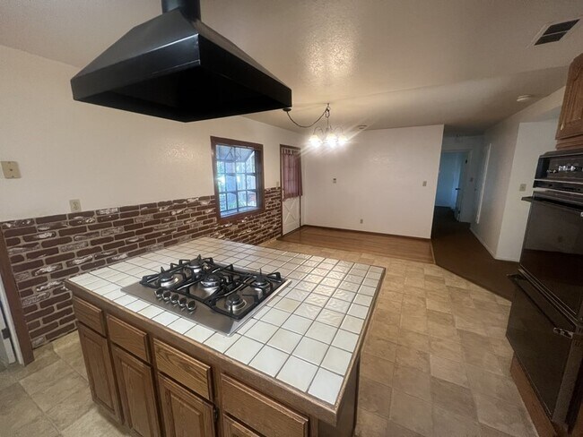 Building Photo - Beautiful 3 Bedroom Home in Great Campbell...