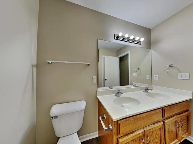 Building Photo - 875 Foran Ln