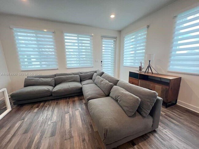 Foto del edificio - 10229 NW 64th Terrace