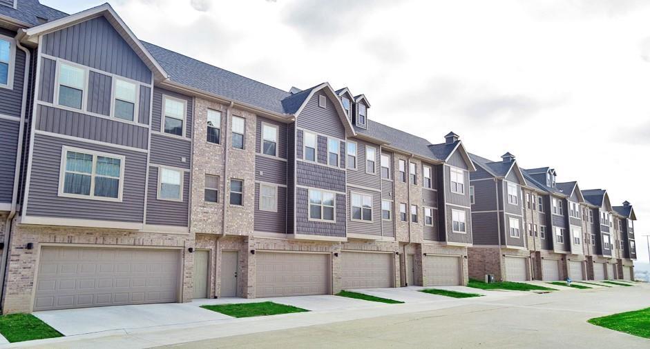 Foto principal - 238 S Slopeside Dr