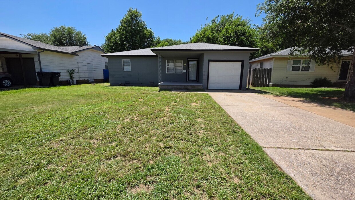 Foto principal - 2 Bedroom 1 Bath Home in Southwest Oklahom...