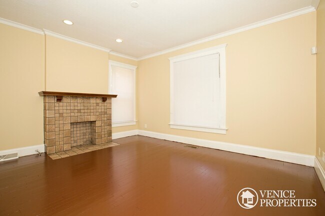 Foto del edificio - 66 E Northwood Ave