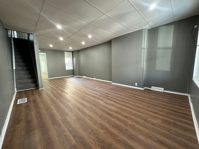 Building Photo - Newly Renovated 3-Bedroom Townhome in Ches...
