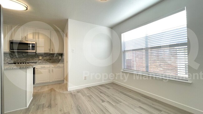 Building Photo - 2404 Deer Horn Dr