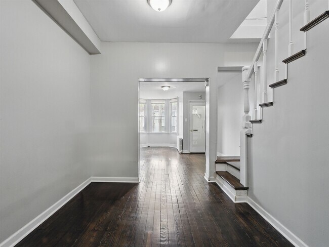 Building Photo - 121 Kearney Ave