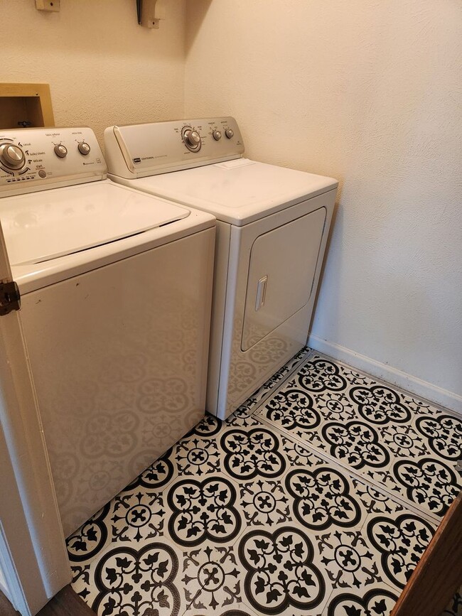 Photo - Amazing first floor unit in Arvada! MOVE I... Apartment