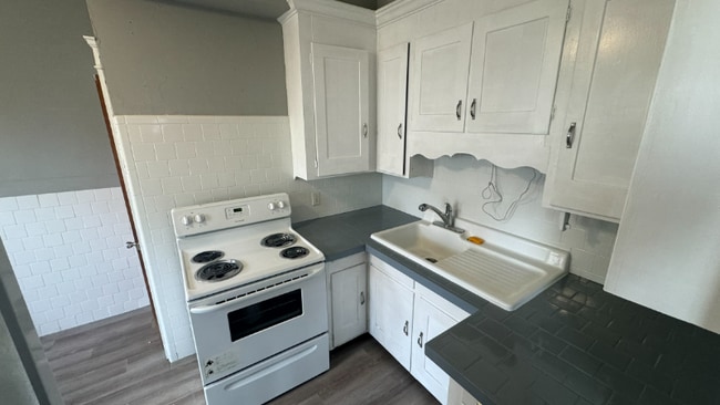 Building Photo - 38 Pengrove St