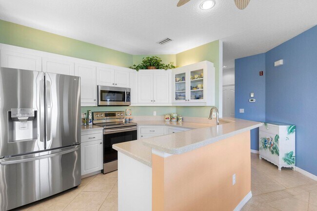 Foto del edificio - Beautiful Fully Furnished 3/2 Bouchelle Is...