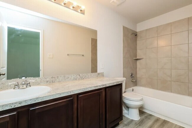 Foto del edificio - 2700 Madison Ct