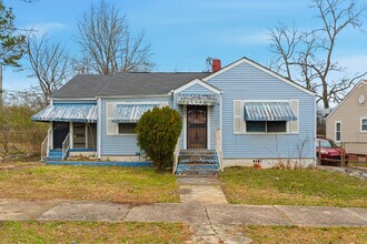 Building Photo - 502 64th St