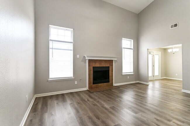 Foto del edificio - 7412 Hunter's Horn Dr