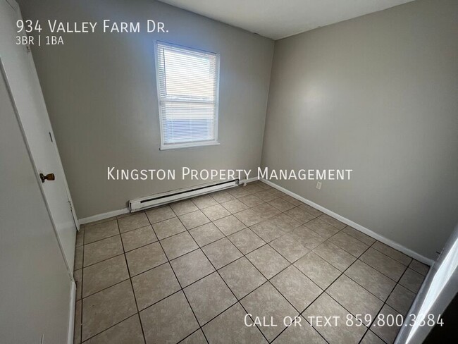Building Photo - CHARMING 3 BEDROOM!
