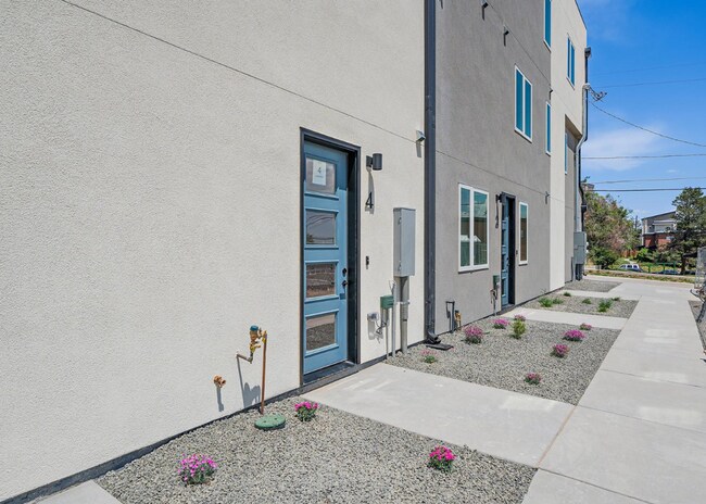 Foto del edificio - Luxurious New 2 bed 2.5 bath Townhome in S...