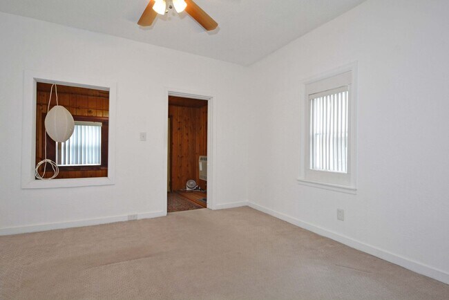 Foto del edificio - Spacious 4-Bed 3-Bath Home Available Now in NE Minneapolis!