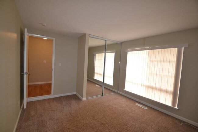 Foto del edificio - 945 Chianti Way