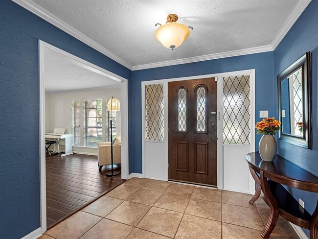 Building Photo - 3014 Redwood Lodge Dr