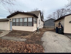 Building Photo - 3305 N Holdridge Ave