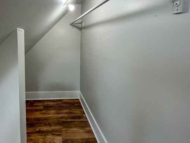 Foto del edificio - Beautiful East Rock Apt Near Modern Pizza!