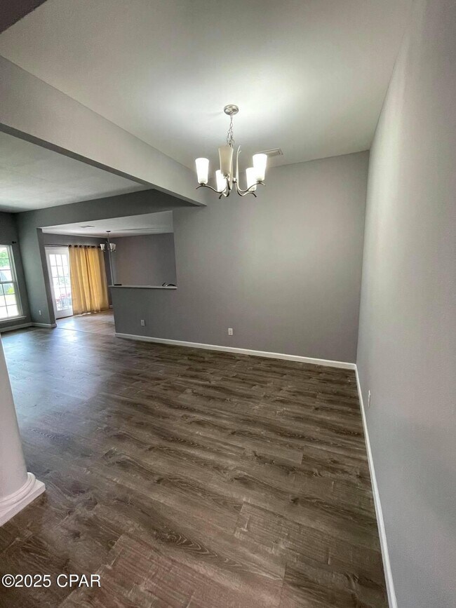 Foto del edificio - 245 Woodlawn Ct