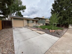 Building Photo - 4715 La Cresta Dr
