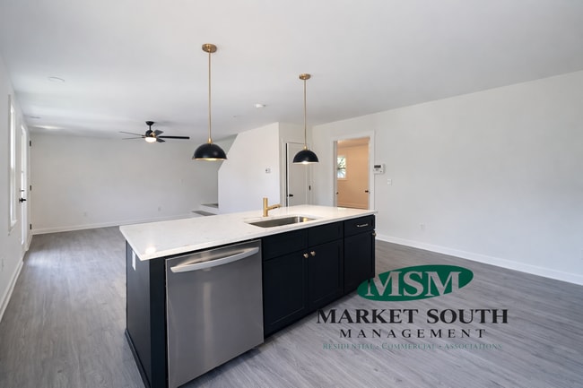 Building Photo - 37 W 201