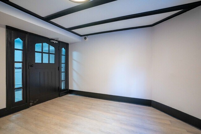 Foto del edificio - 7422 N Damen Ave