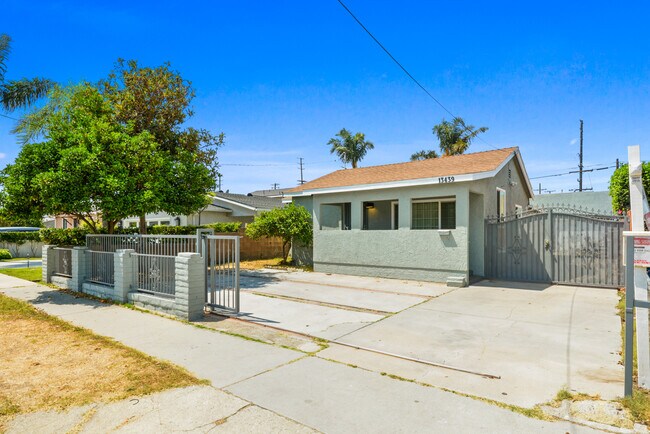 Building Photo - 13439 Roselle Ave