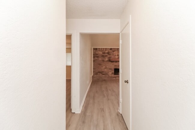 Building Photo - 6001 Old Mill Ct