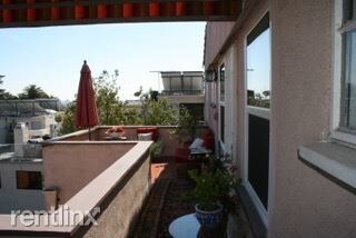 Building Photo - 3 br, 2 bath Apartment - 2232 N Gower St