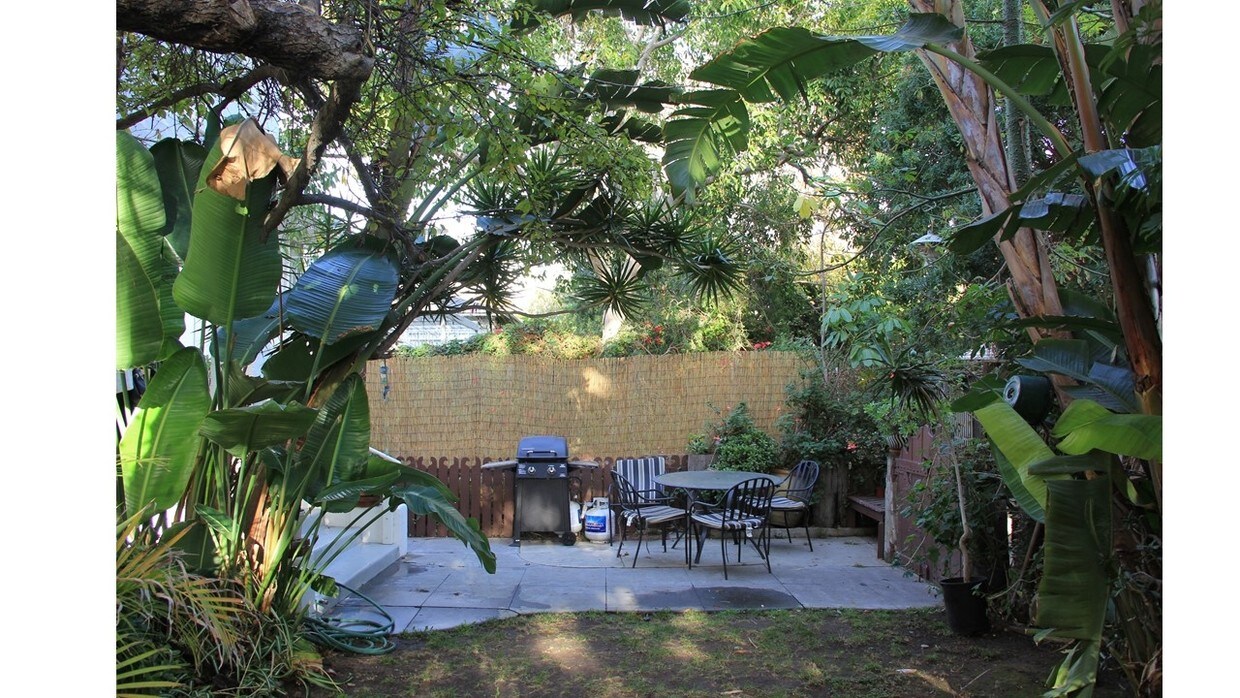 Building Photo - 27 Ozone Ave