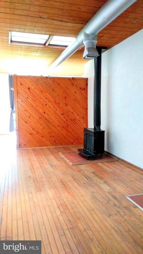 Primary Photo - 311 N Randolph St