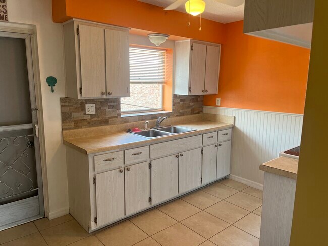 Cocina - 190 E Olmstead Dr
