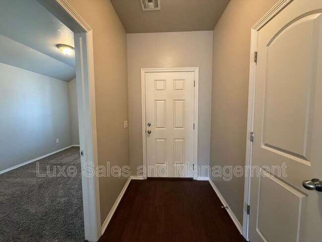 Foto del edificio - 2408 Alta Vista Ln