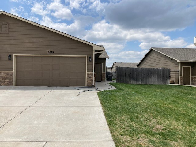 Foto principal - 5357 N Cypress Dr