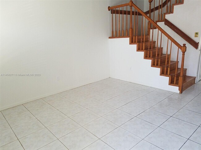 Foto del edificio - 5255 NW 112th Ave